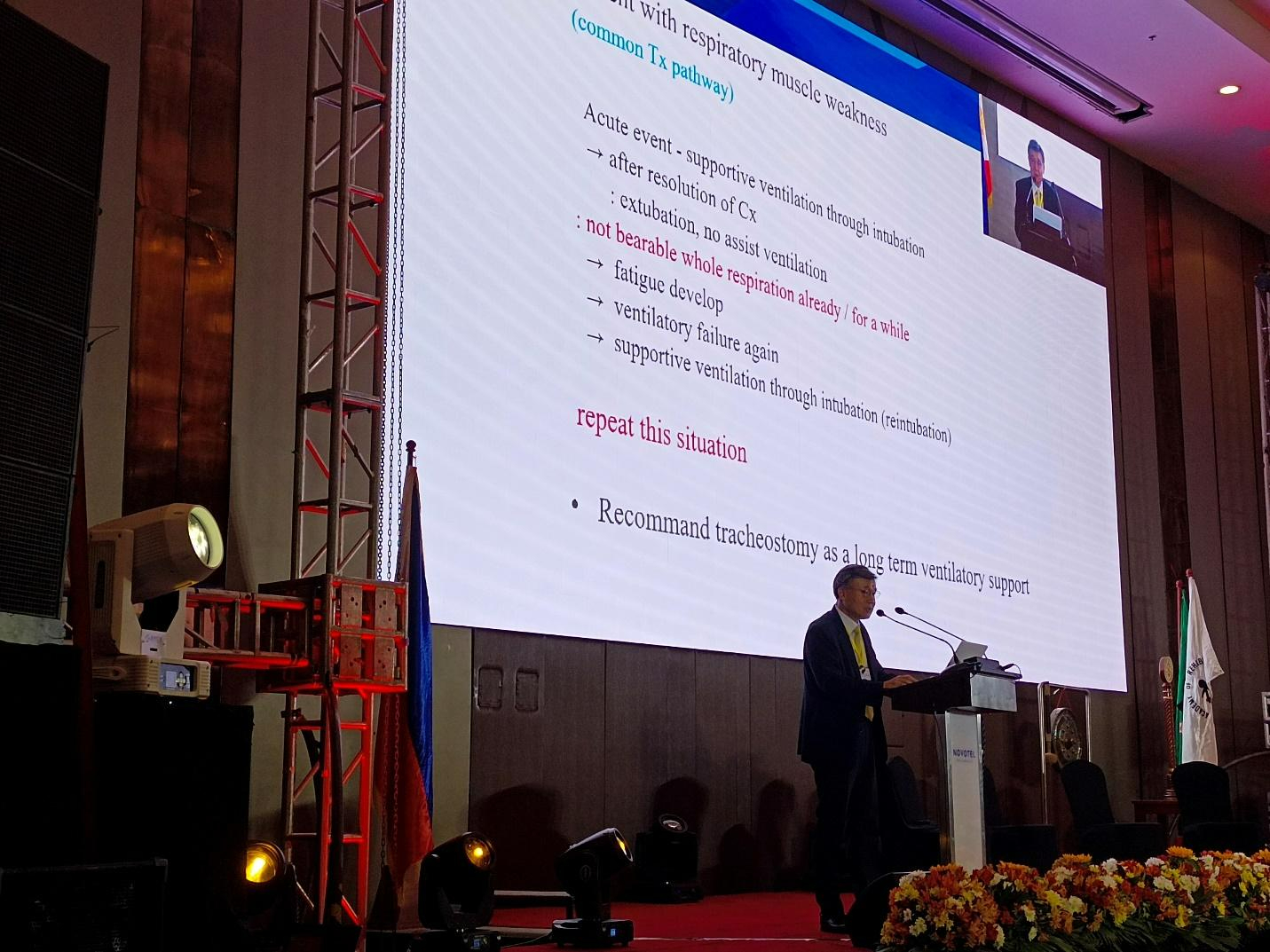 Prof. Seong-Woong Kang presenting his lecture.